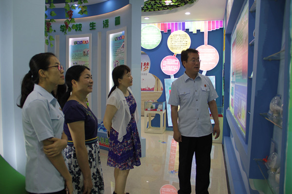 邱副院长陪同孟繁刚院长一行参观青少年法制教育基地