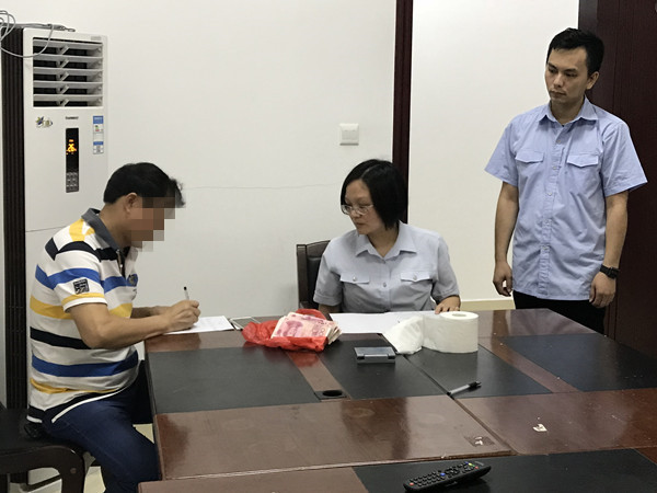 申请执行人李某的儿子在和解协议上签字