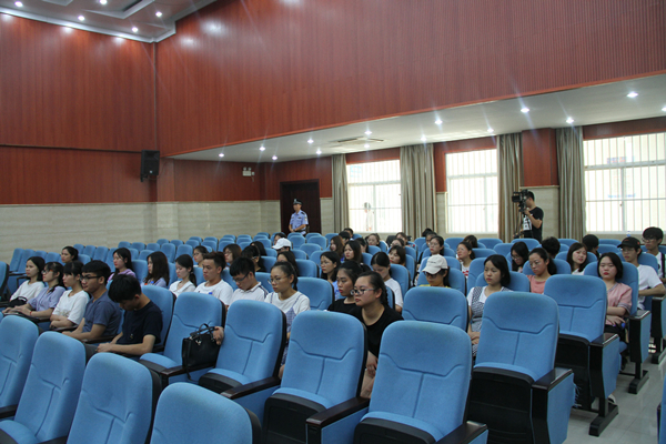 钦州学院师生旁听庭审